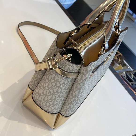 MICHAEL KORS 
Reed Large CZ Graphic Logo Belted Satchel
Vanilla /Pale Gold 
NWT - Picture 13 of 16